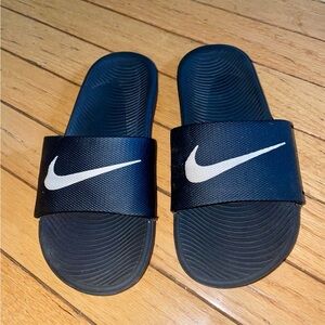 NIKE SLIDES SZ 3
